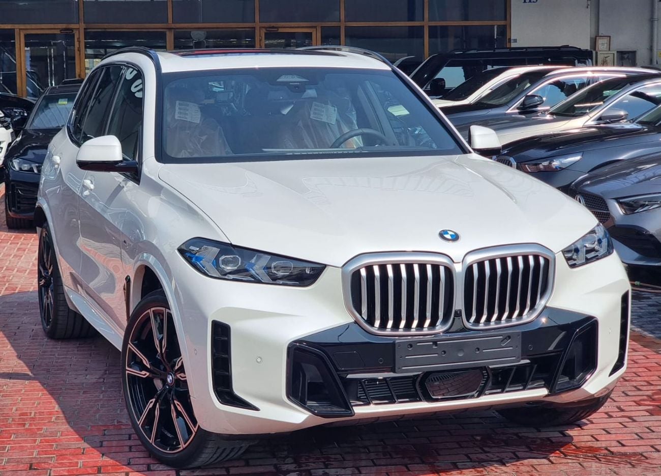 بي أم دبليو X5 xDrive40i Luxury M Sport Package 3.0L xDrive 40i M Sport Under Warranty & Service 2025 GCC