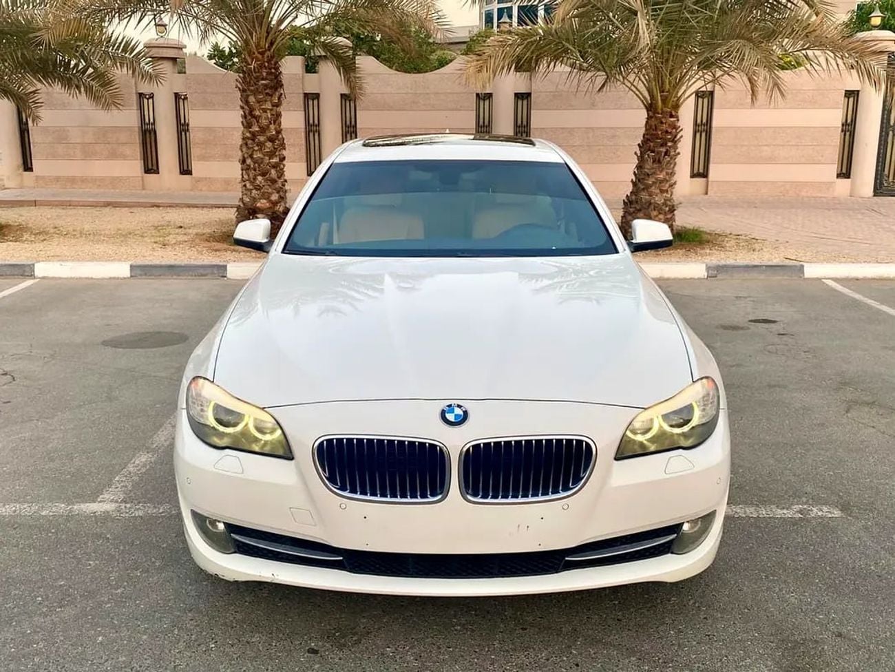 بي أم دبليو 530i 530i ||FULL OPTION || 6 cylinder|| accident free|| original paint ||GCC SPECS