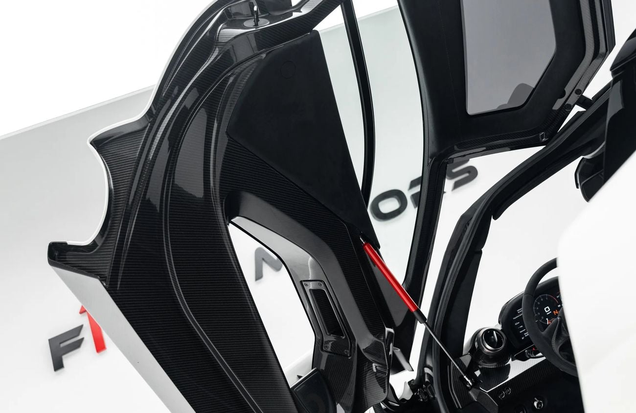 مكلارين سينا 4.0L V8 Twin-Turbocharged Engine