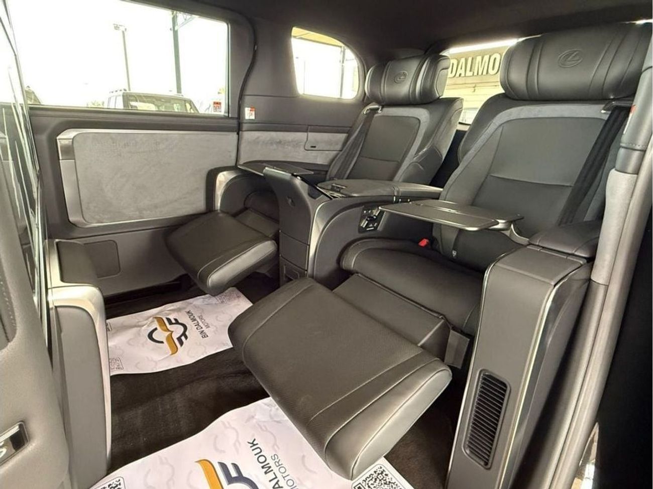 Lexus LM 350h Lexus LM 350H VIP Luxury 4-Seater AWD 2025 Model Year