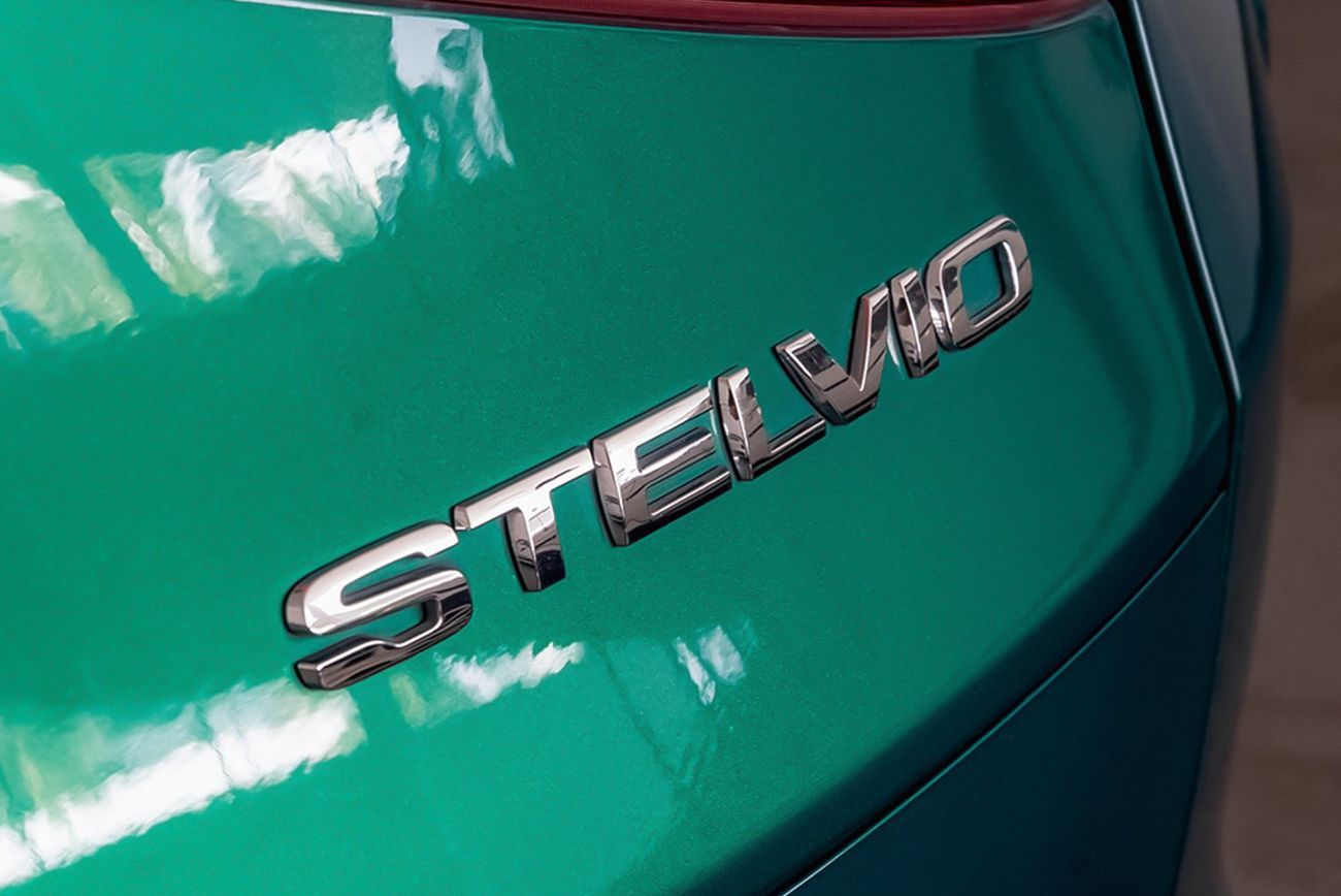 ألفا روميو ستيلفيو Quadrifoglio