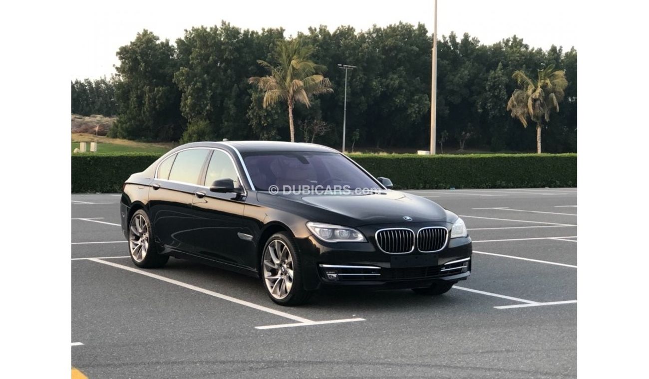 BMW 740Li Exclusive MODEL 2015 GCC CAR PERFECT CONDITION INSIDE AND OUTSIDE FULL OPTION SUN ROOF LEATHER SEATS