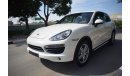 Porsche Cayenne S 2011 GCC SPECS REAR ENTERTAINMENT