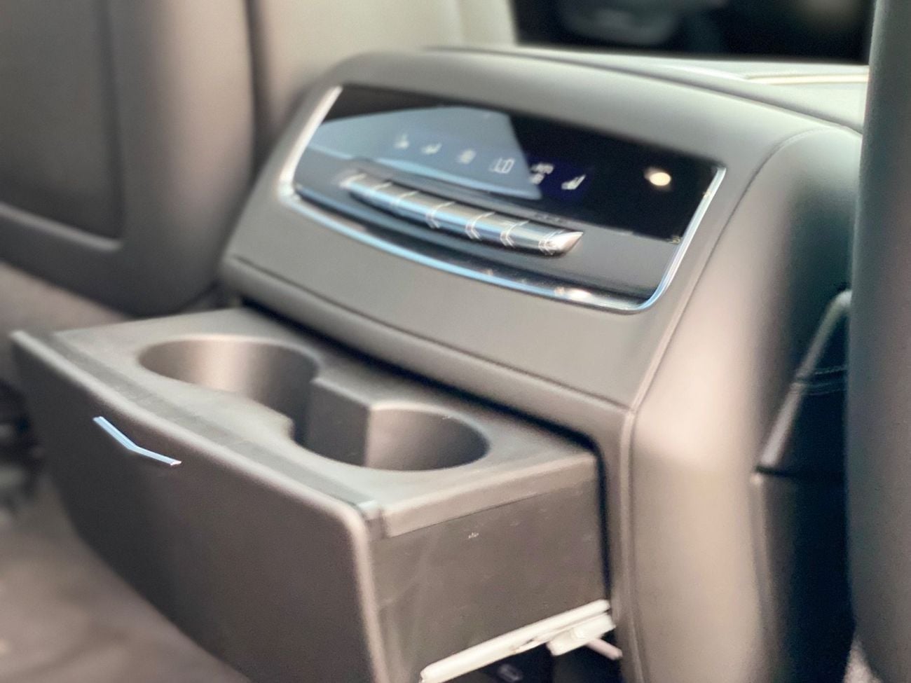 كاديلاك إسكالاد Sport Platinum Long Brand New