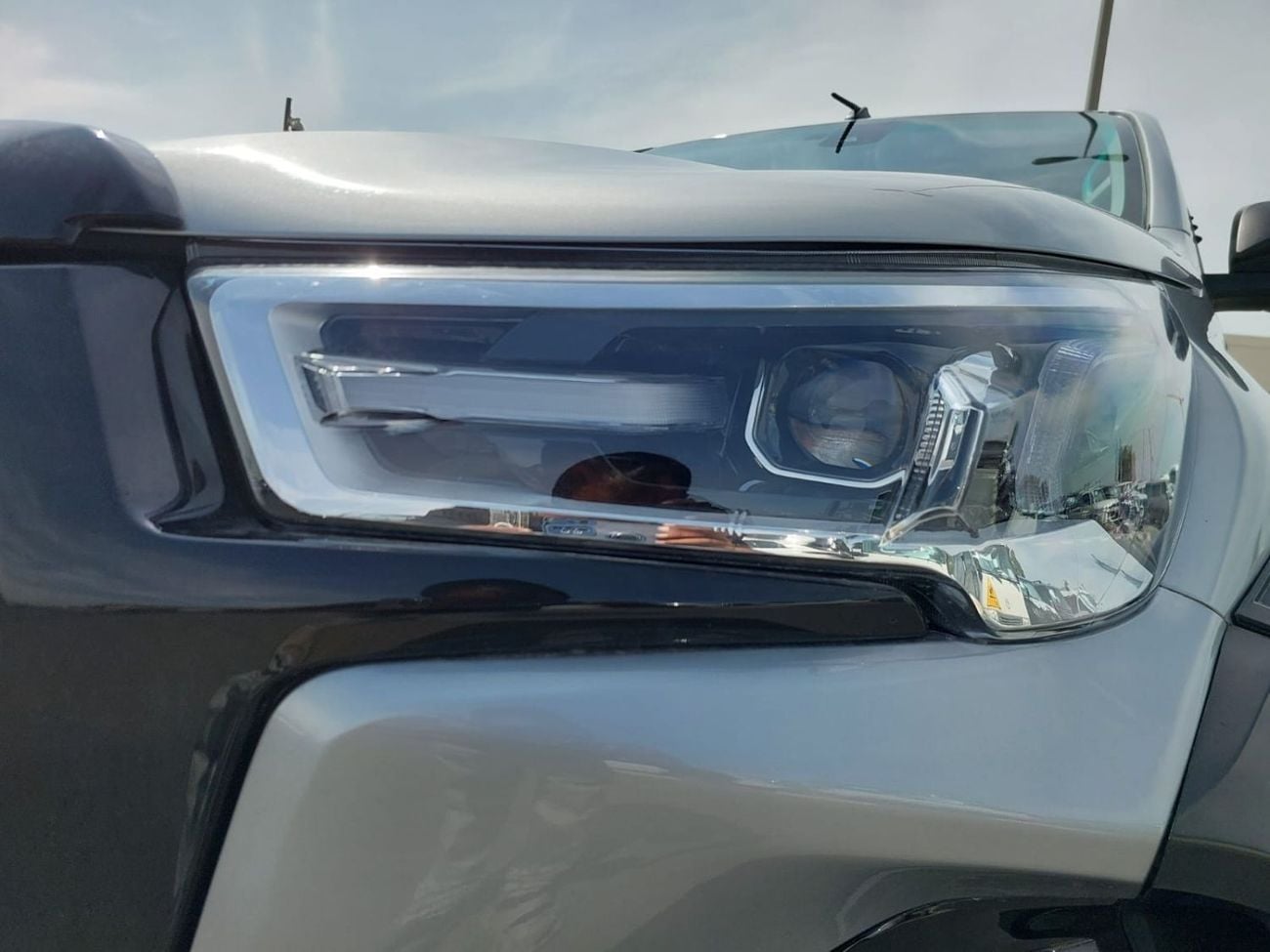 Toyota Hilux (RAMADAN OFFER) TOYOTA HILUX PICKUP RHD 2019 MODEL 2.8 L DIESEL AUTOMATIC(PM37586)