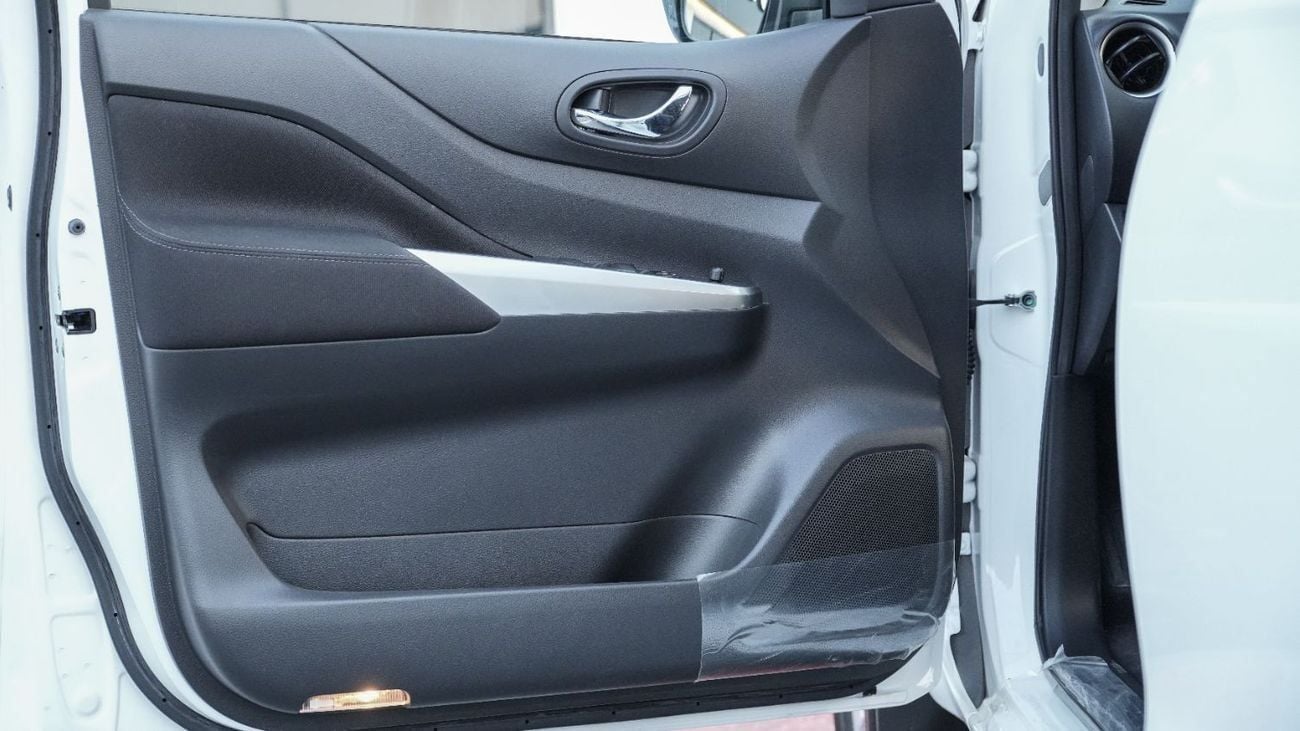 نيسان نافارا Std 2.5L 4WD M/T 2025 MY EXPORT PRICE