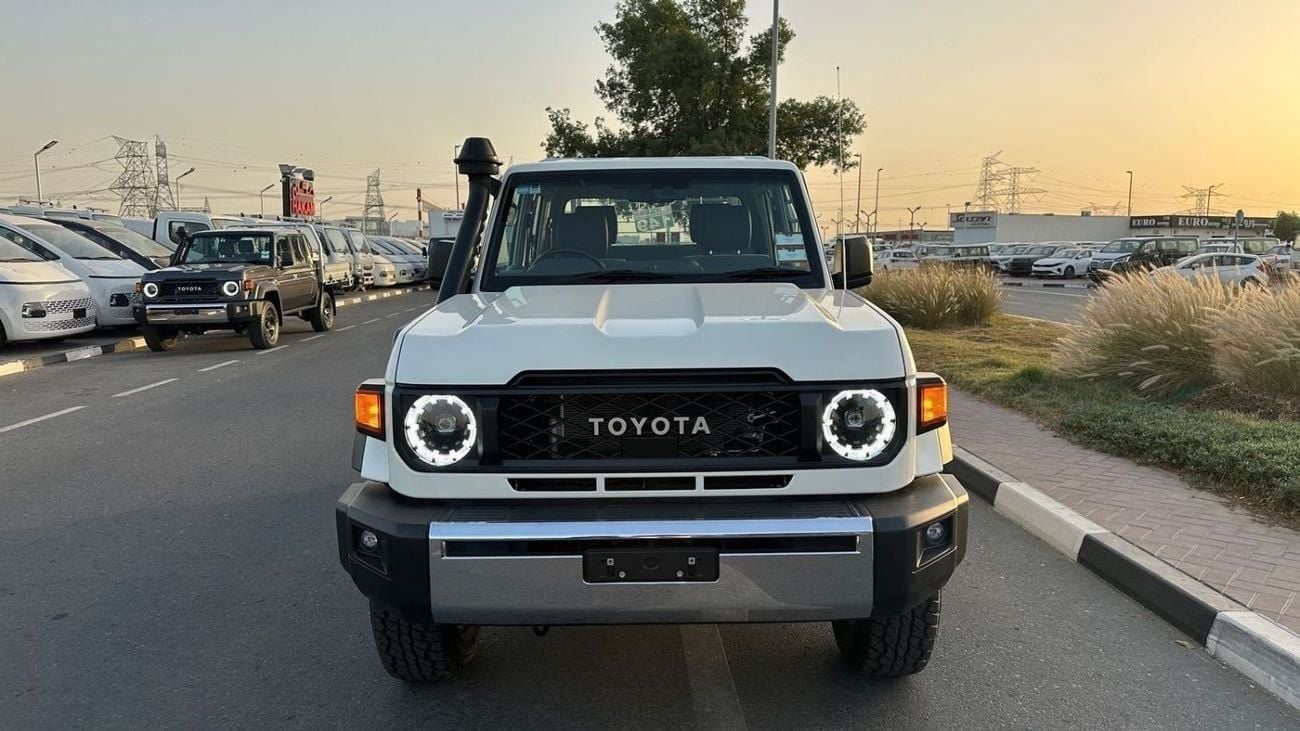 تويوتا لاند كروزر بيك آب AUTO 2.8 DIESEL