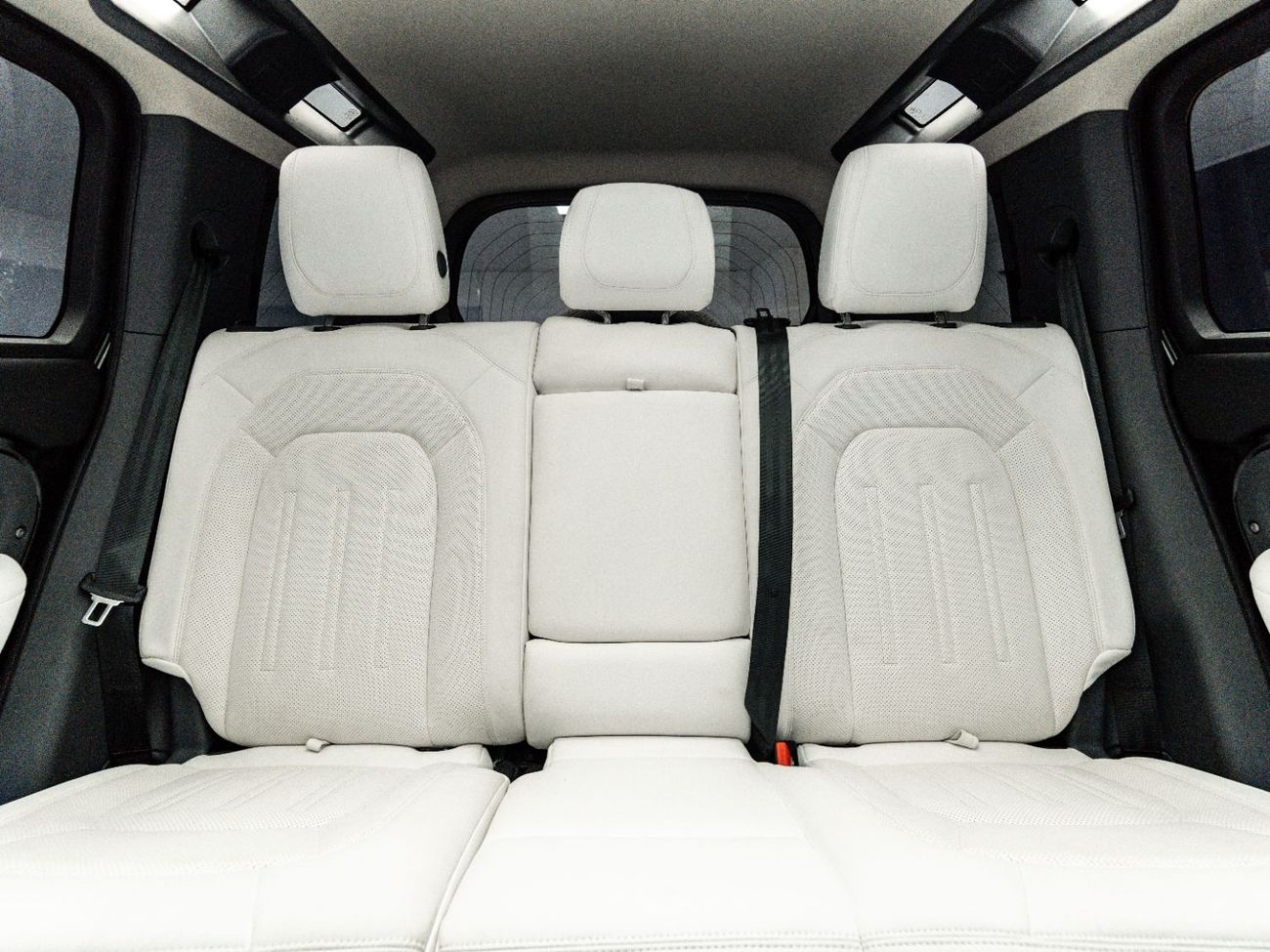 Land Rover Defender P400 110 HSE 3.0L (5 Seater)