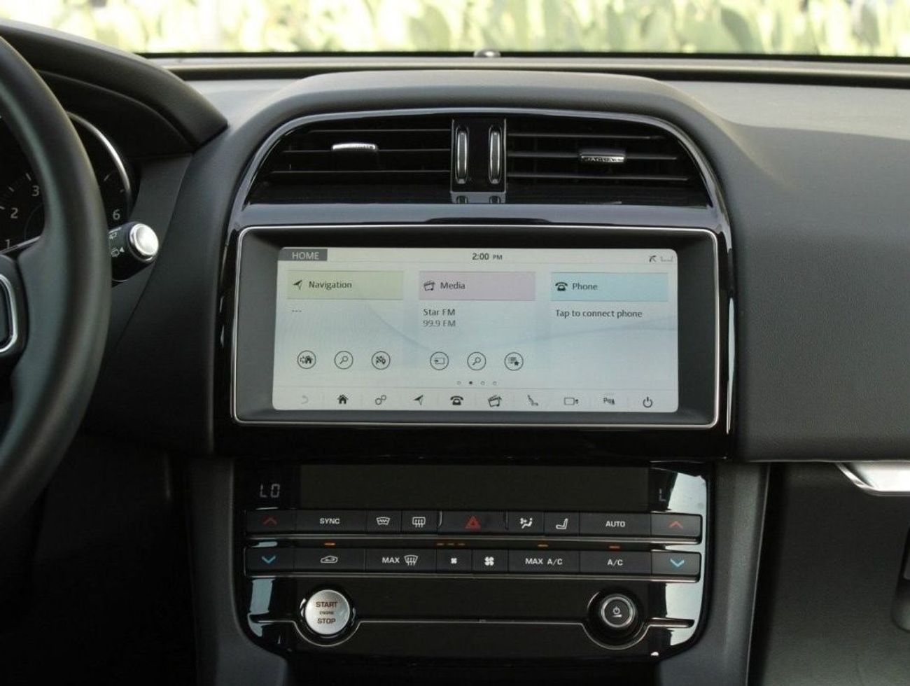 جاكوار F بيس SE