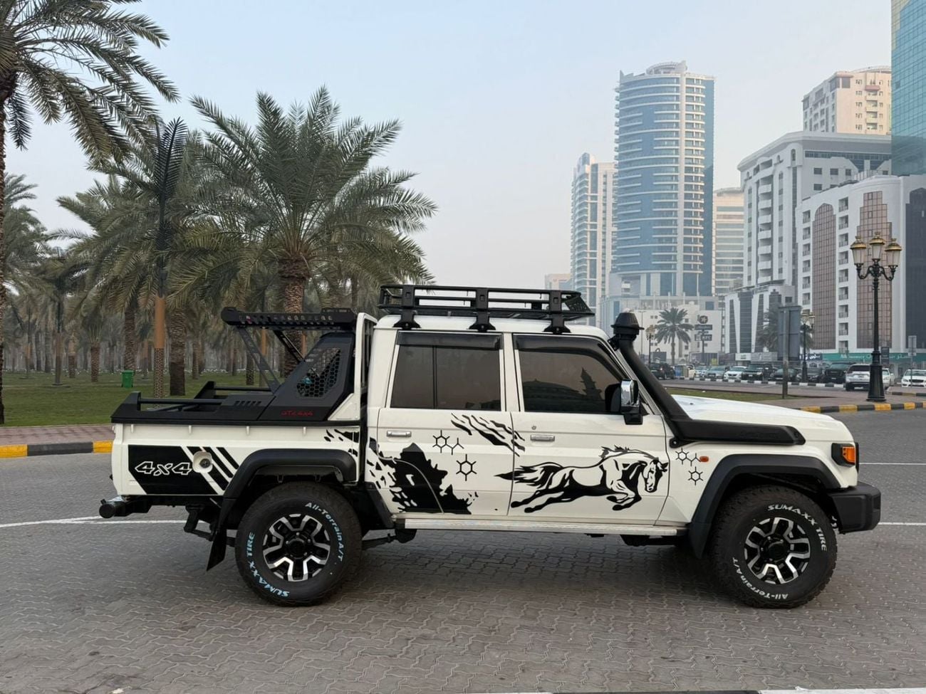 Toyota Land Cruiser Pick Up 2017Model modified 2024 4.5 Diesel engine v8 colour white Transmission Manual Interior grey 5seater