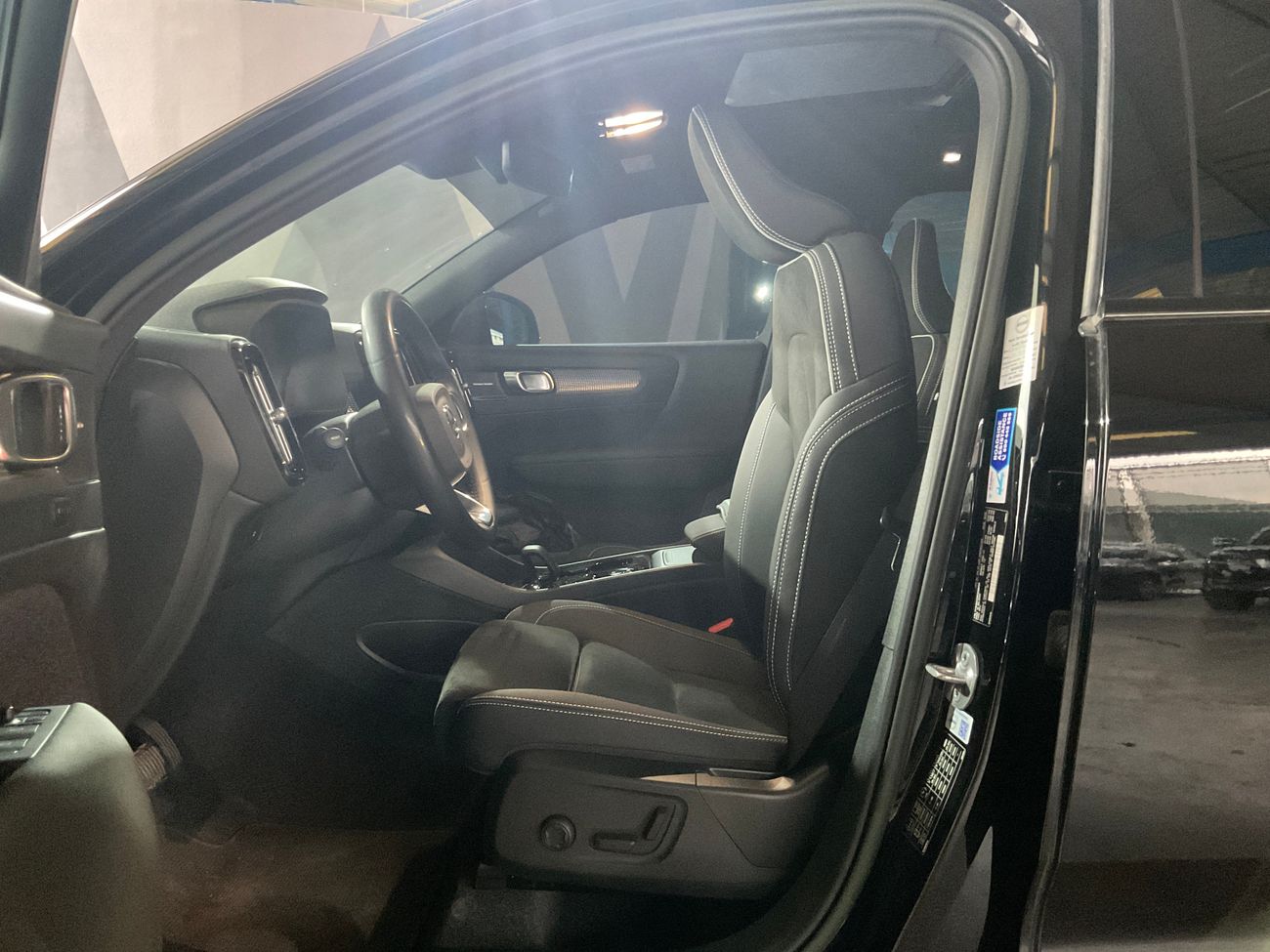 فولفو XC 40 B4 Ultimate | شامل الضمان | 0 ﺪﻔﻋﺓ ﺃﻮﻟﻯ