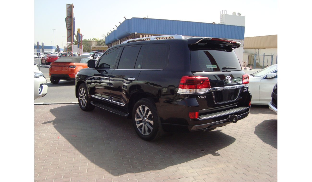 Toyota Land Cruiser VXR 5.7