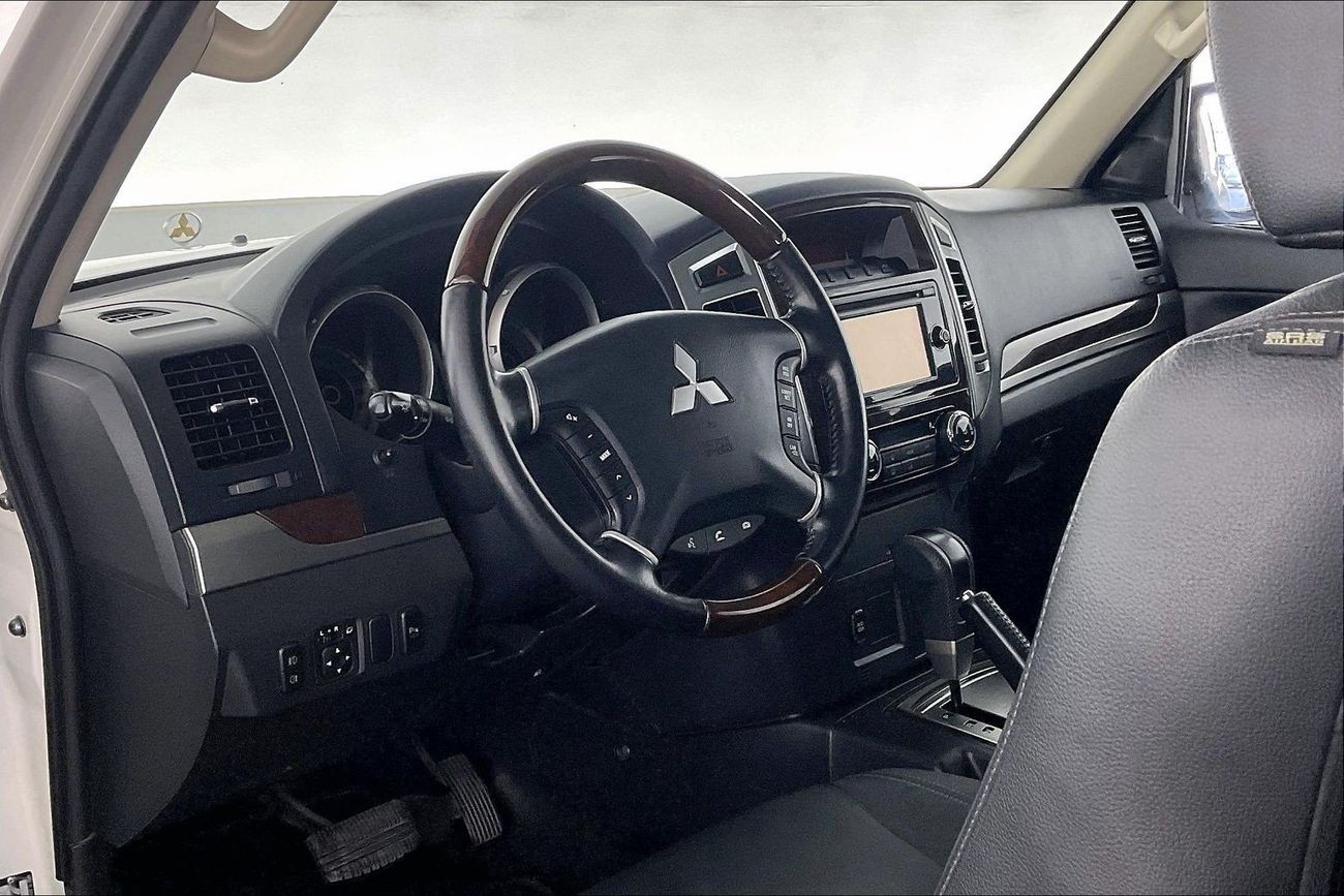 ميتسوبيشي باجيرو GLS Highline | National Day Celebration | شامل الضمان | 0 ﺪﻔﻋﺓ ﺃﻮﻟﻯ