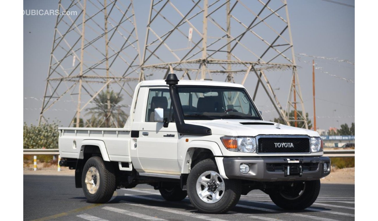 تويوتا لاند كروزر بيك آب Single Cabin LX V8 4.5L Diesel MT with Winch, Navigation