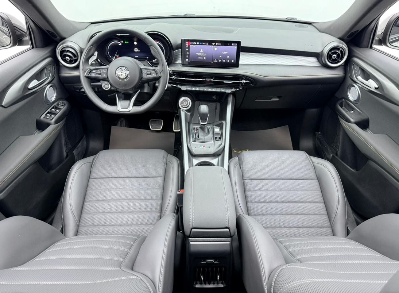 ألفا روميو تونالي 2025 Alfa Romeo Tonale Veloce, 5 Years Alfa Warranty + Service Pack, Delivery Kms, Fully Loaded, GCC