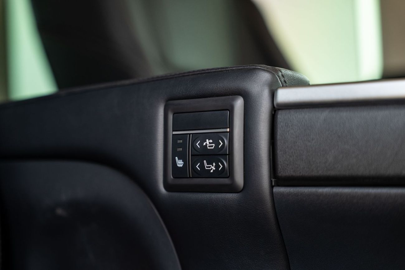 Toyota Granvia 3.5L Premium Premium 2023 3.5L V6 Full Service History GCC