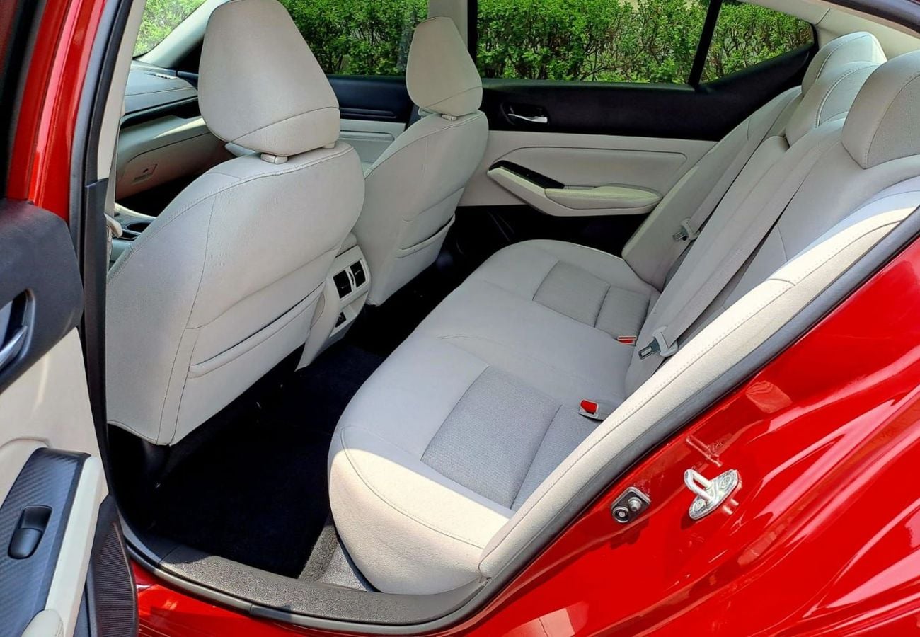 Nissan Altima SV 850-Monthly l GCC l SUNROOF | Cruise, Camera, GPS l Accident Free