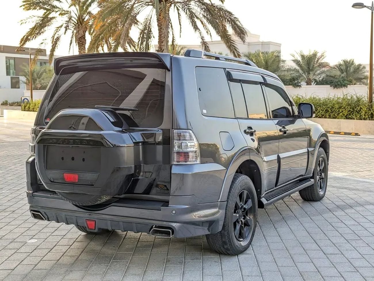 ميتسوبيشي باجيرو GLS MID OPTION GCC IN EXCELLENT CONDITION