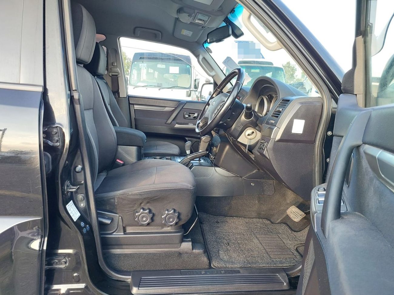 ميتسوبيشي باجيرو MITSUBISHI PAJERO SUV RHD 2012 MODEL 3.2 L DIESEL AUTOMATIC(PM01286)