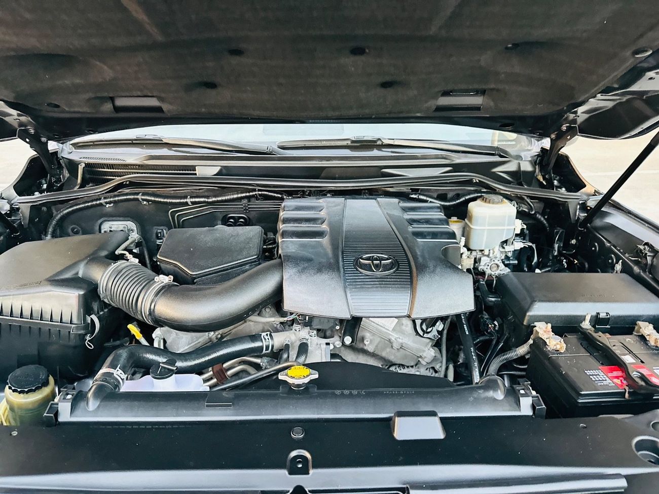 تويوتا لاند كروزر GXR 4.0L (271 HP) 4WD