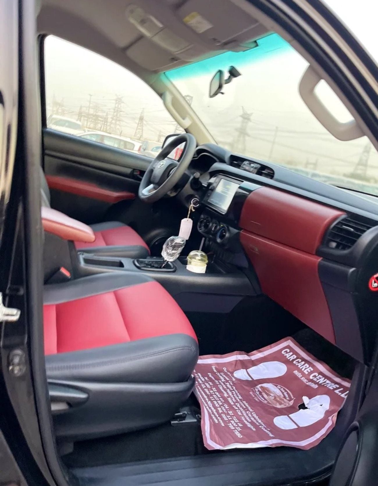 تويوتا هيلوكس GLX 2021 2.7 ENGINE 4 CYLINDER BLACK COLOR INSIDE BLACK AND RED GCC SPECS VERY GOOD CONDITION
