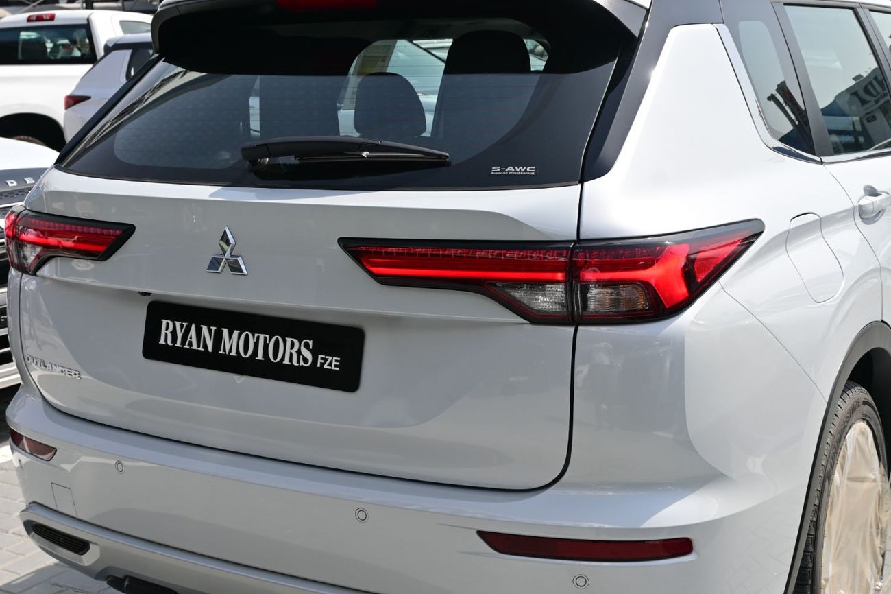 Mitsubishi Outlander Mitsubishi Outlander Hi-Line Plus 2.5L Petrol 4WD, Model 2025, Color White