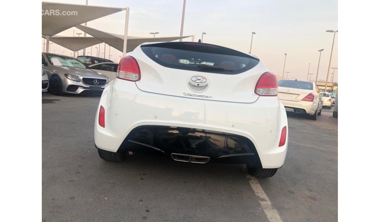 Hyundai Veloster Hyndi voulester model 2016 GCC car prefect condition full electric control excellent sound sys