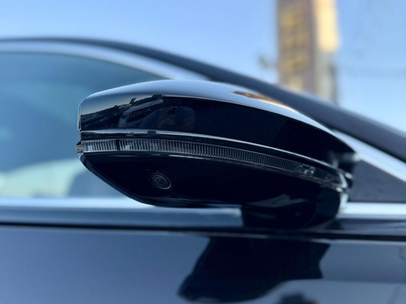 Audi A8 L 60 TFSI quattro 4.0L (460 HP)