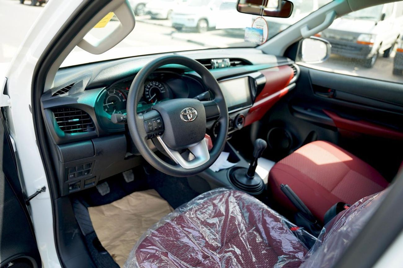 تويوتا هيلوكس ECT0046 - Toyota Hilux Dcab GL2 - 2.4L Diesel Manual 4wd - White/Red