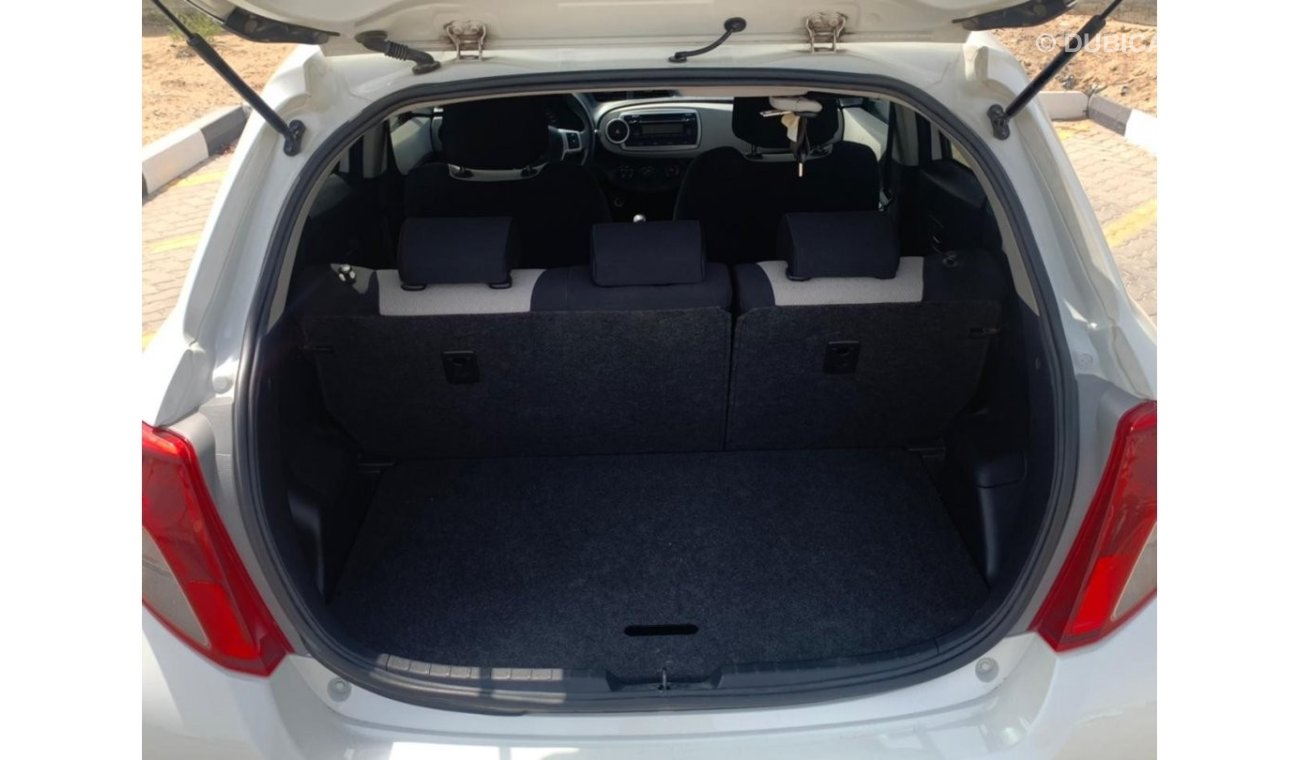 تويوتا يارس 2012 Hatchback Ref# 371