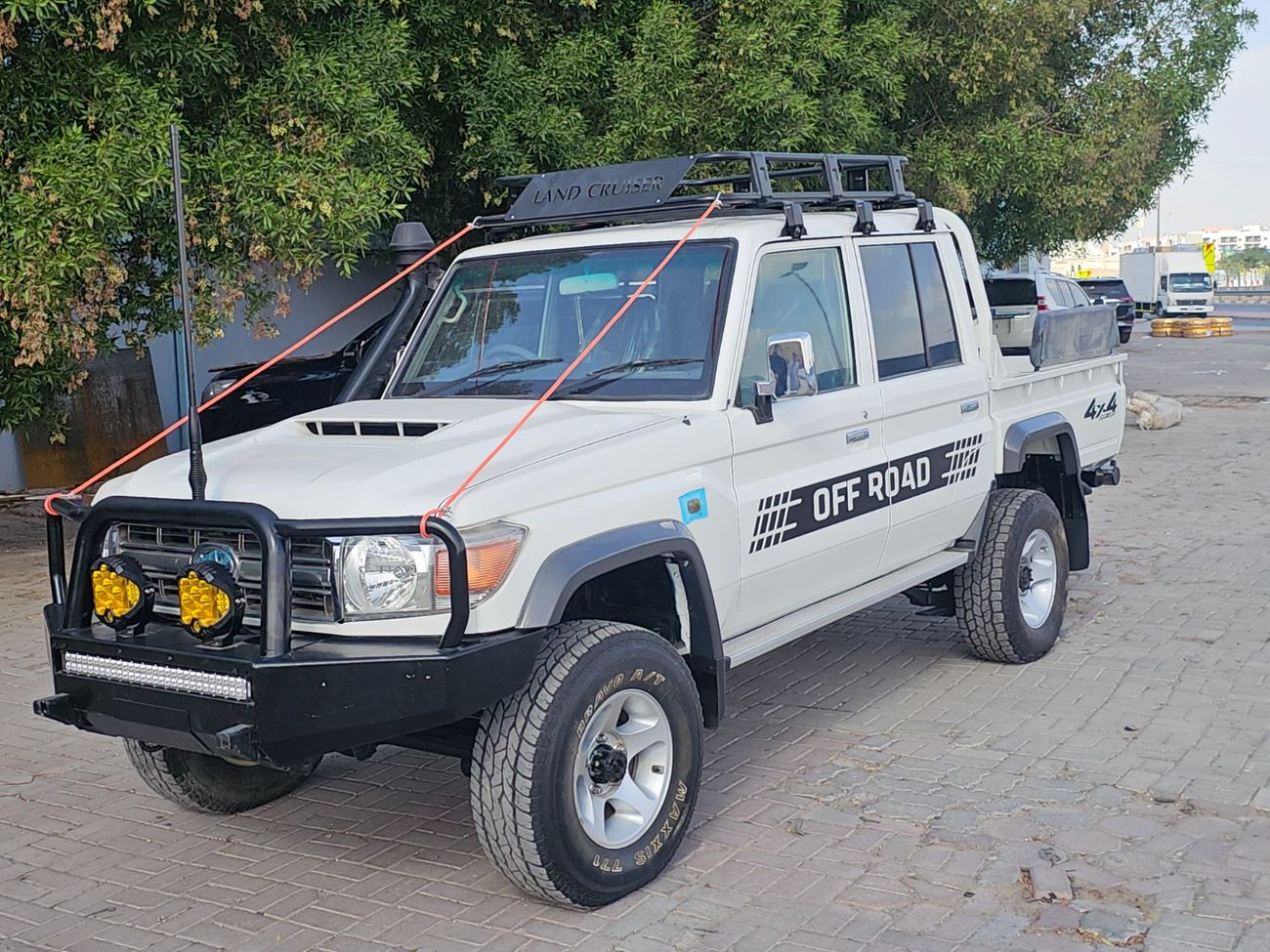 تويوتا لاند كروزر بيك آب Double Cabin-RHD-4.5L-Diesel-Manual-4WD-8 Cylinders-5 Seats-4 Doors