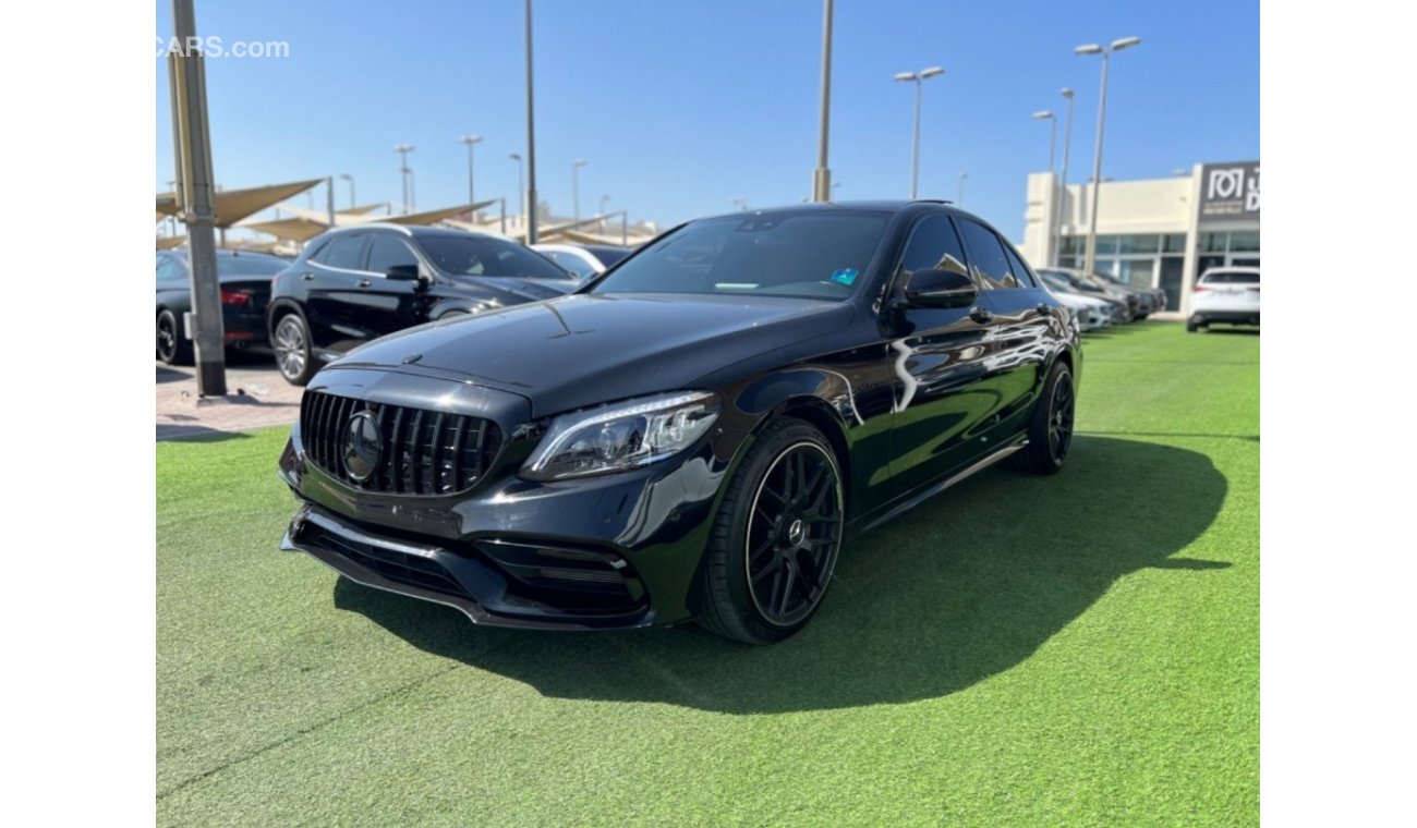 مرسيدس بنز C 300 لاكجري