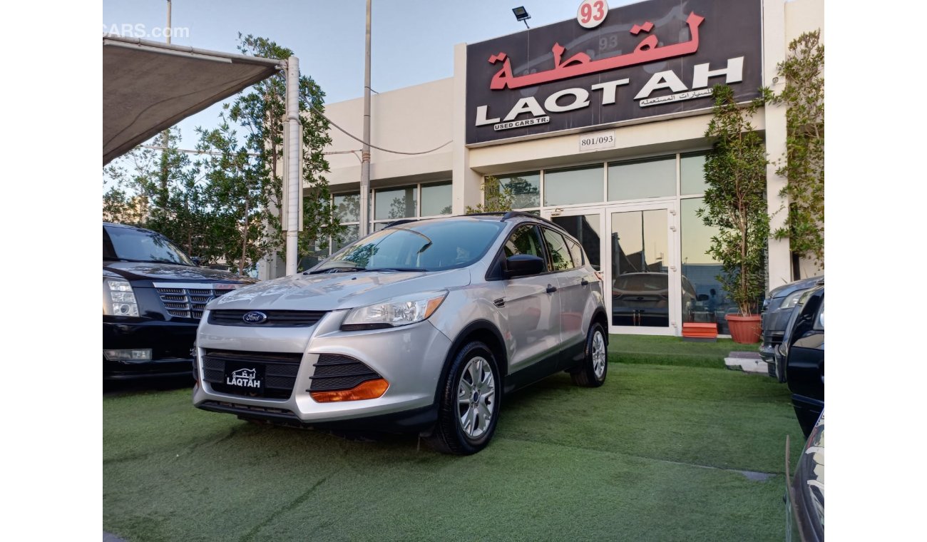 Ford Escape Gulf model 2014 silver color, fingerprint, cruise control, rear camera sensors, screen, in excellent