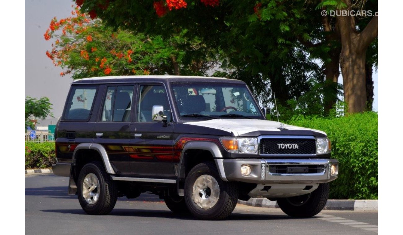 Toyota Land Cruiser 76 Hardtop 5 Seater