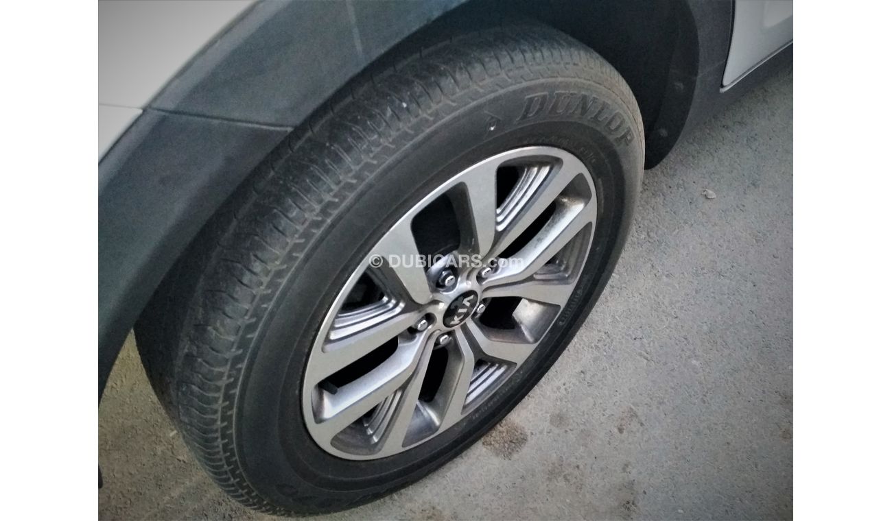 Kia Sportage 2015 WHITE GCC NO PAIN NO ACCIDENT PERFECT