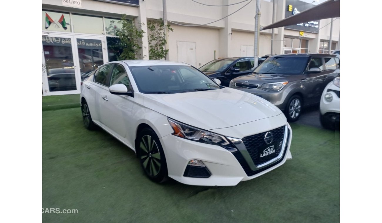 Nissan Altima 2019 model, radar, fingerprint, cruise control, sensor wheels, in excellent condition, you do not ne