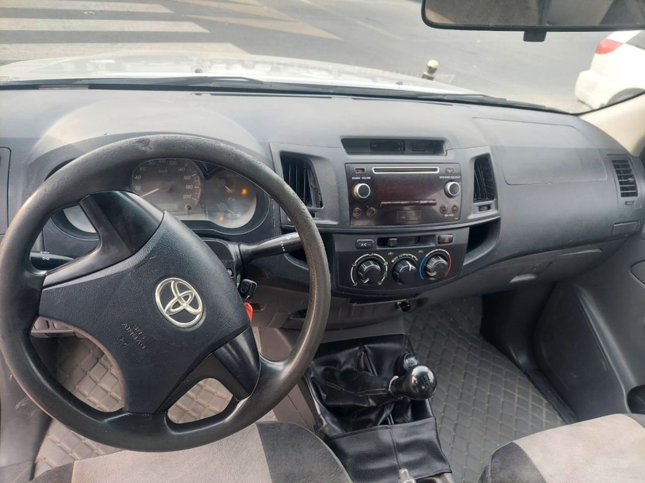 Toyota Hilux DC 2.4L DIESEL MANUAL TRANSMISSION