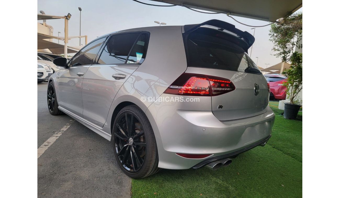 فولكس واجن جولف R