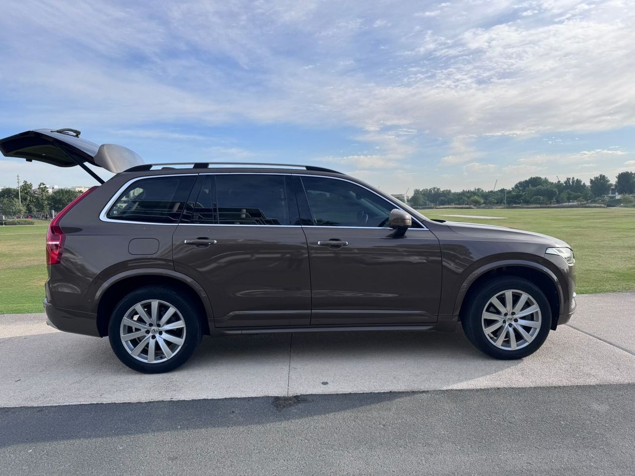 فولفو XC 90 2.0T B6 MHEV Inscription AWD (7-seater)