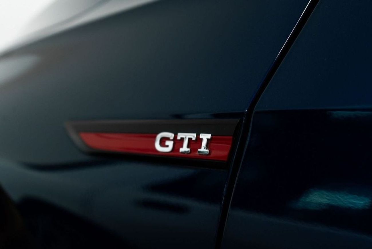 فولكس واجن جولف GTI SEL 2.0T GTI P2 MID