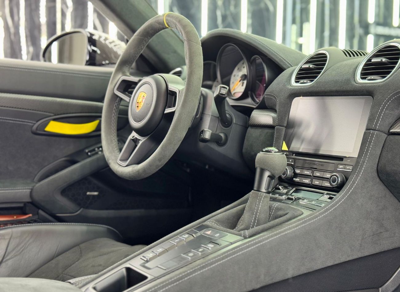 بورش كايمان 718 GT4 RS 4.0L (493 HP) A/T 2022 Porsche 718 Cayman GT4 RS Weissach Edition, 2026 Porsche Warranty, Ver