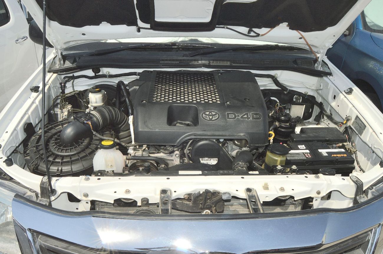 تويوتا هيلوكس Double cabin 3.0L, perfect inside and outside