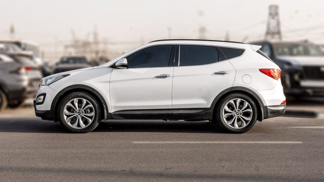 Hyundai Santa Fe 2016 Hyundai Santa Fe 3.3L AT Petrol (White)