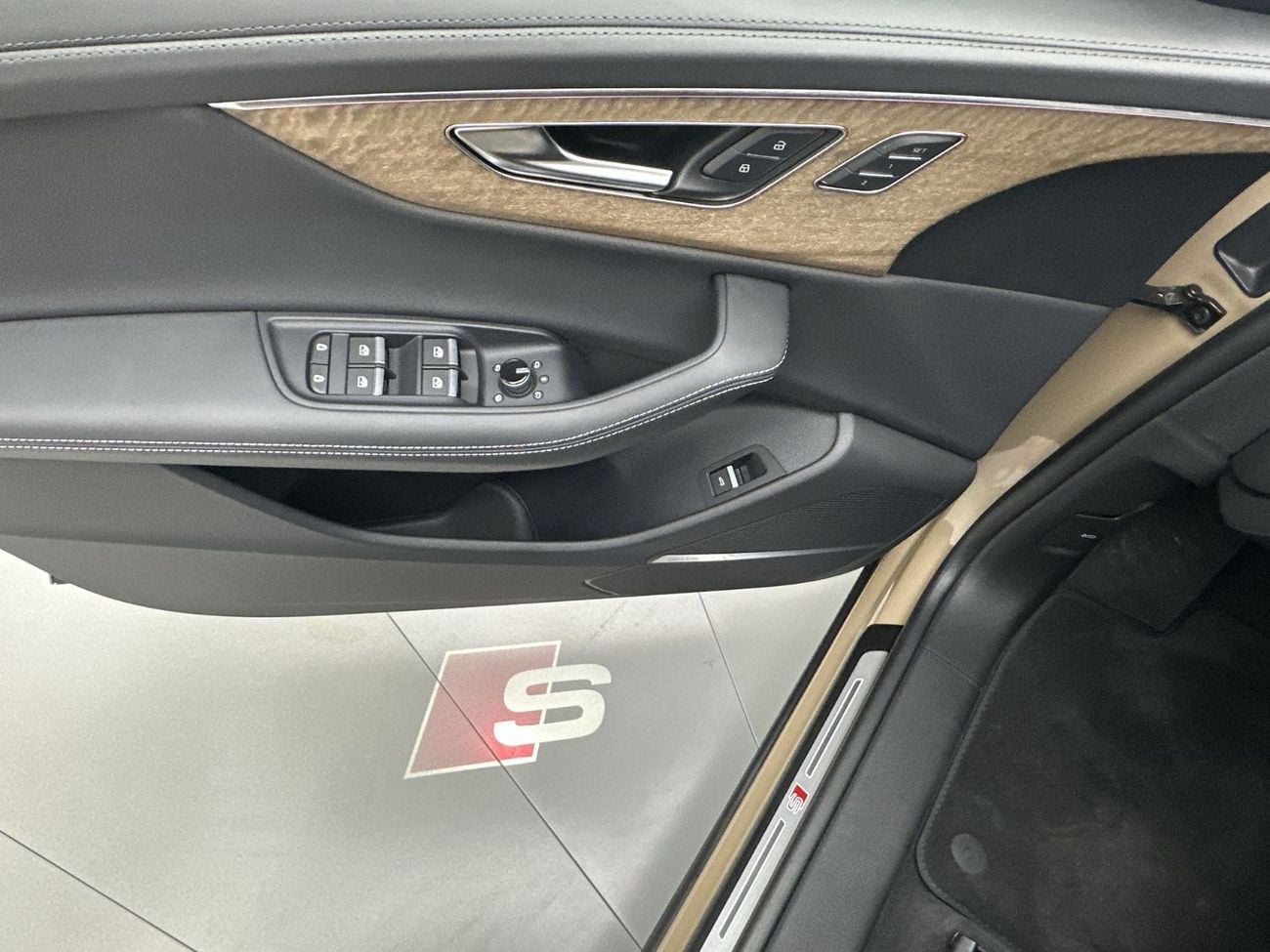 أودي Q8 55 TFSI quattro (340 HP) Luxury (Ref# 020191)