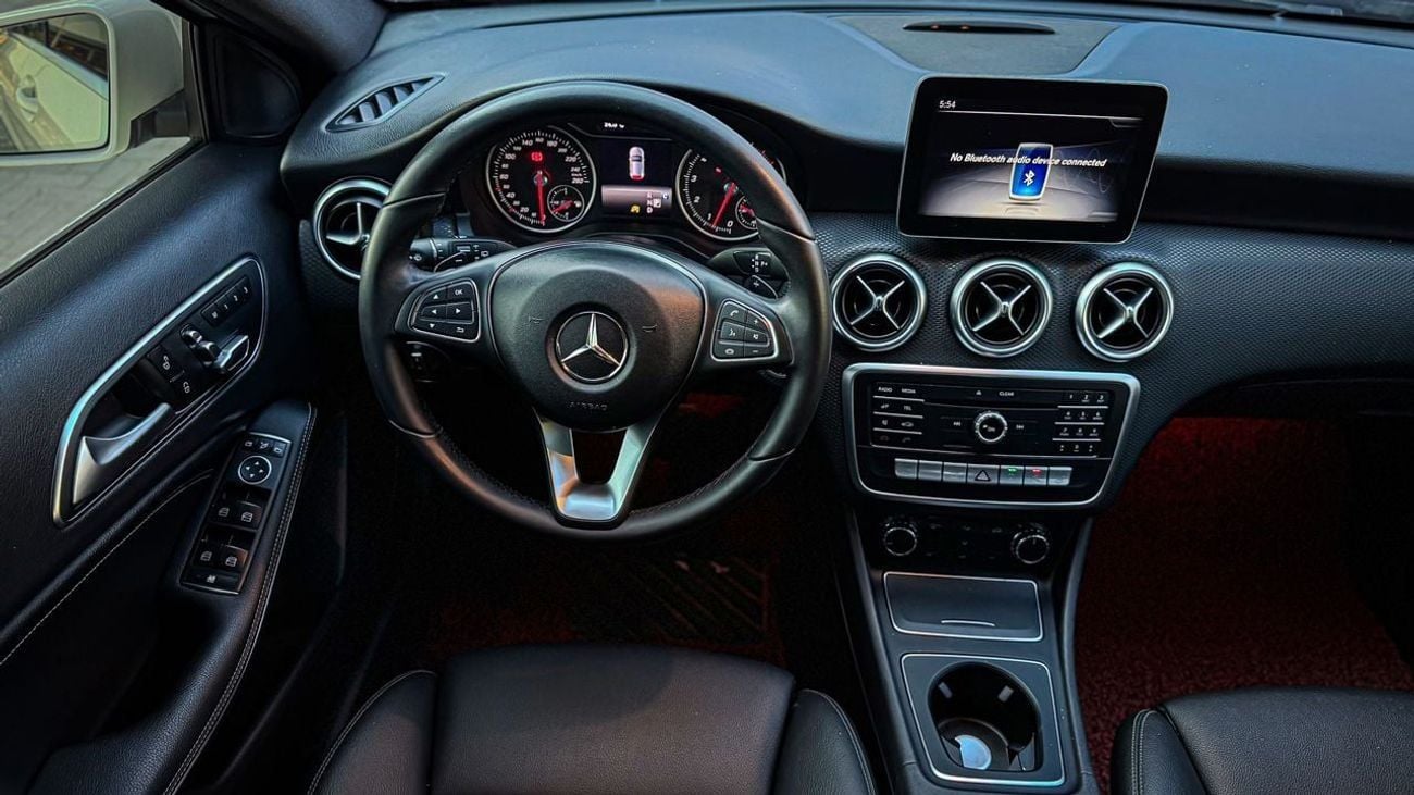 Mercedes-Benz A 220 AMG PACKAGE