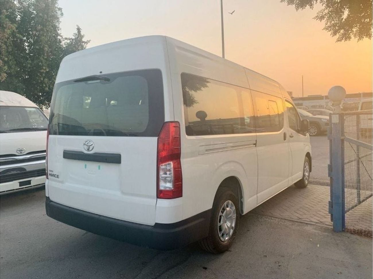 تويوتا هاياس COMMUTER HR 2.800cc DSL - 14 SEATER - M/T - 23MY