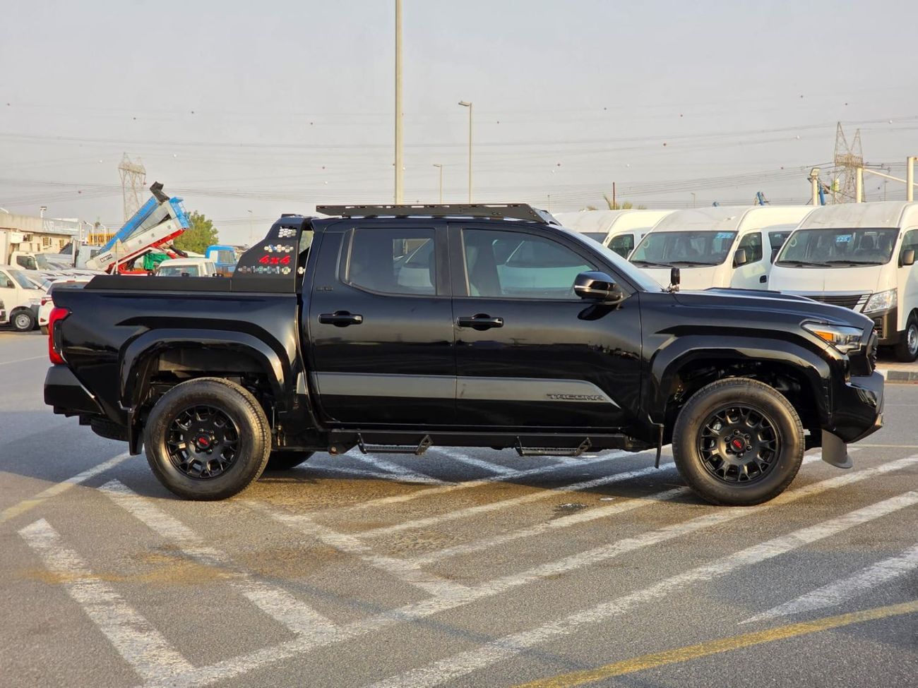 تويوتا تاكوما 2024 Model 2.4L normal engine ,Push button , leather seats and low mileage