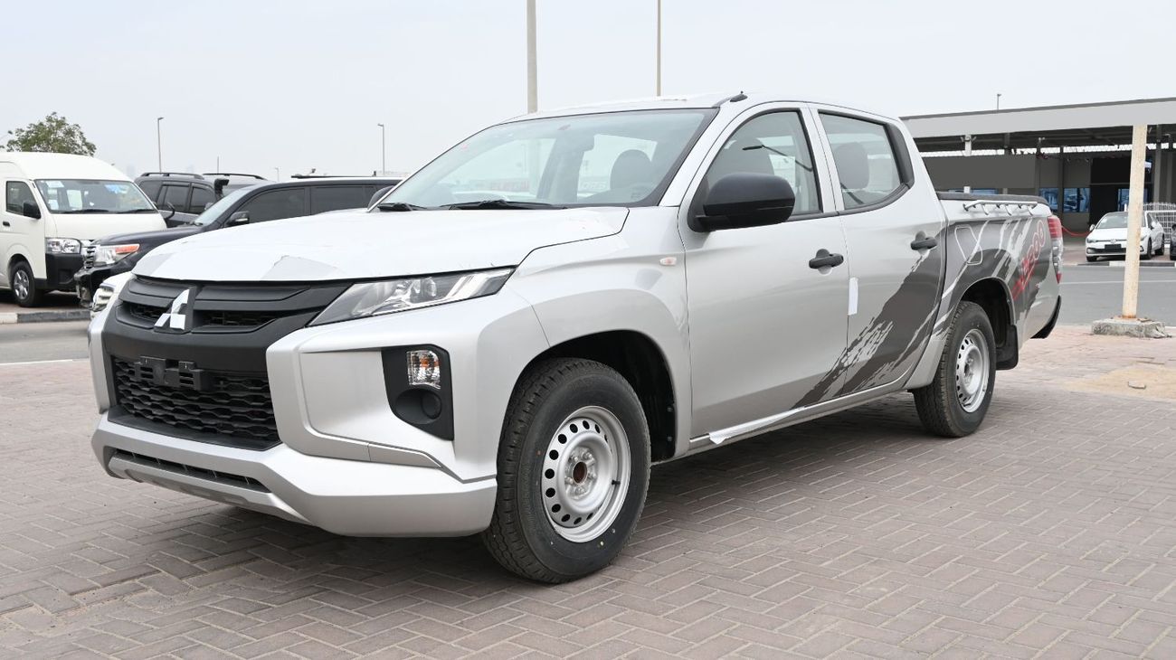 Mitsubishi L200 MITSUBISHI L-200 2.5L DIESEL DCAB 2WD GL 5/MT WHITE (with Touch Screen, Rear View Camera & Bedliner)