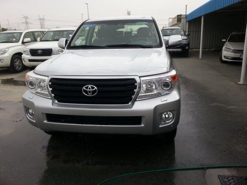 Toyota Land Cruiser GXR 4.5L Diesel Mid Option