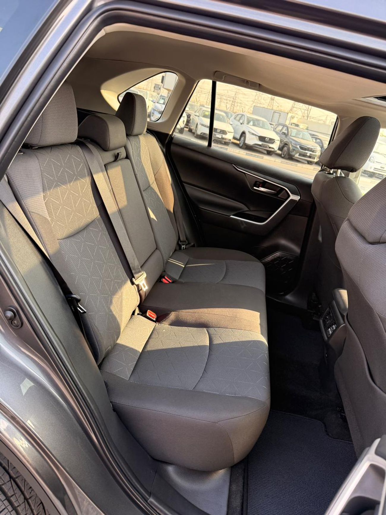 تويوتا راف ٤ XLE 2.5 L | Sunroof, push start 2024 model